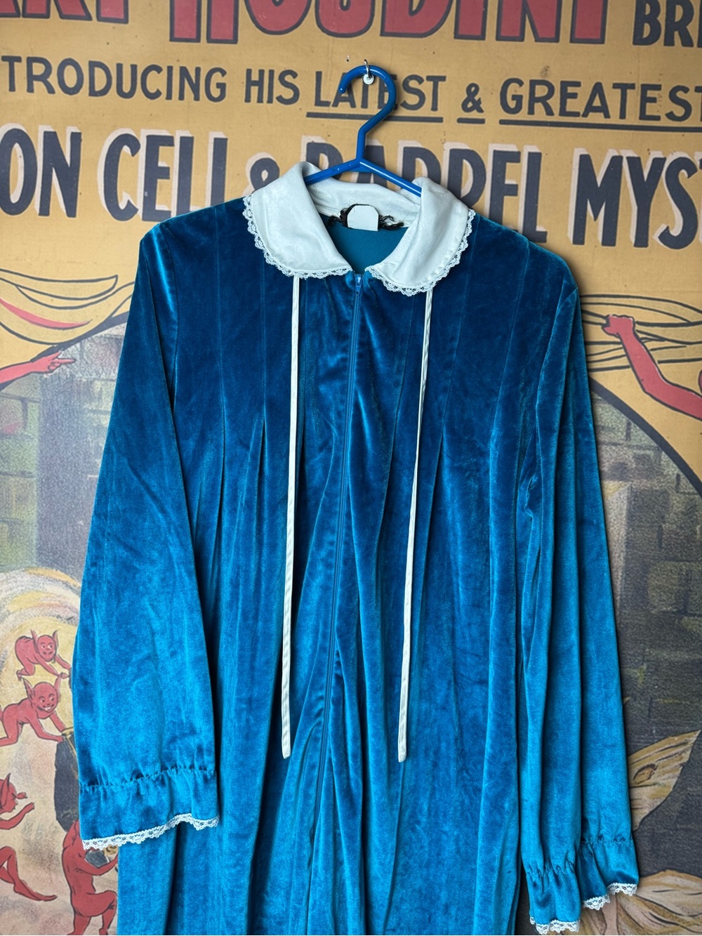Lounge Things Style Rite
Blue Velvet Robe
with Satin Peter Pan Collar